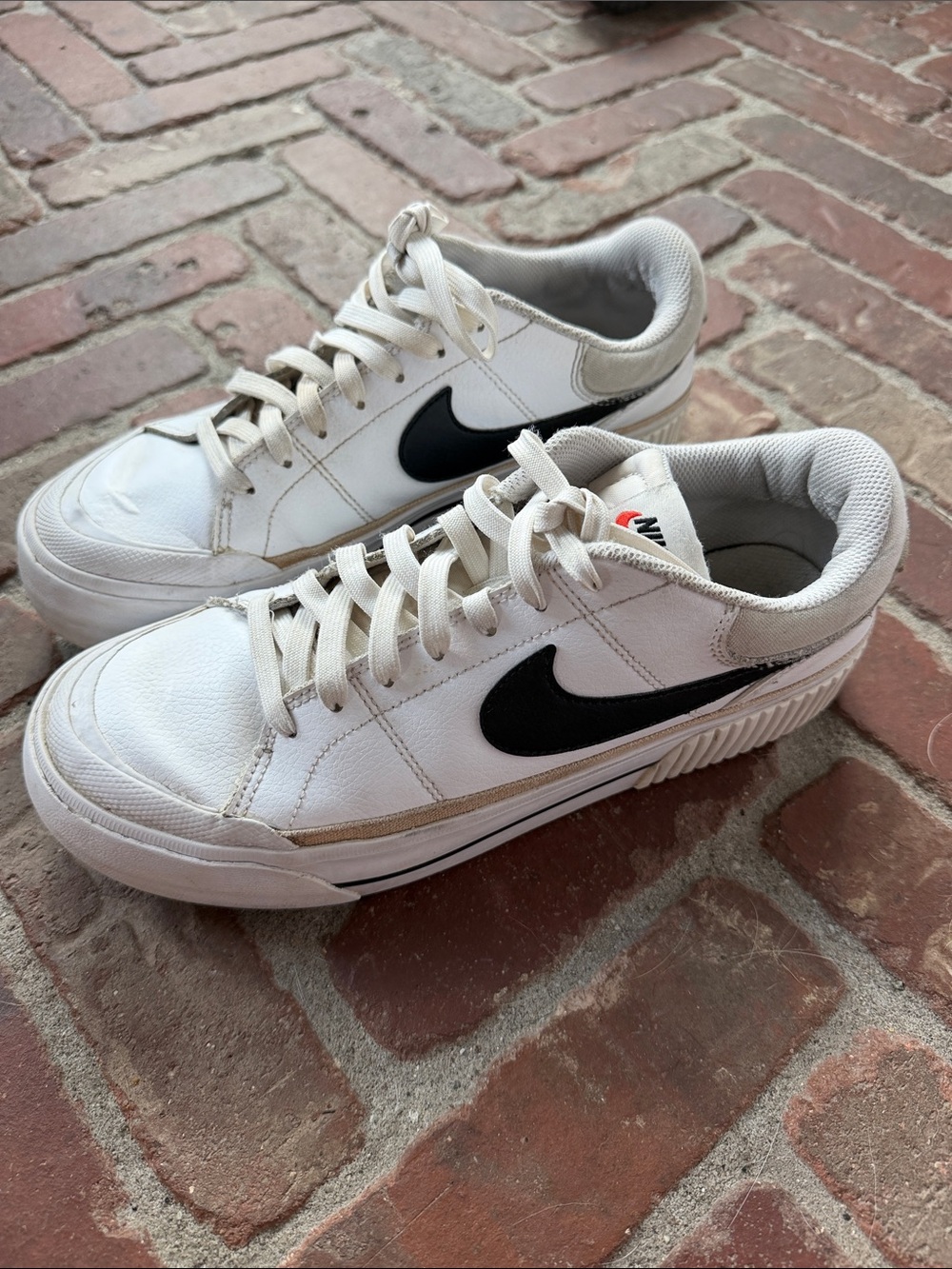 Nike Court Legacy Lift Sneakers